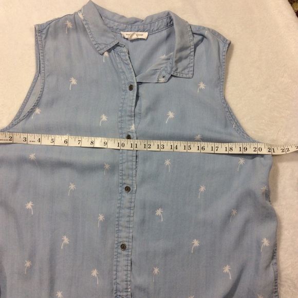SLEEVELESS CHAMBRAY SHIRT - Picture 9 of 14